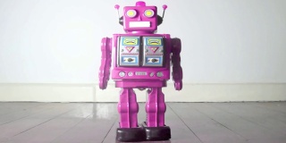 粉红色的机器人玩具