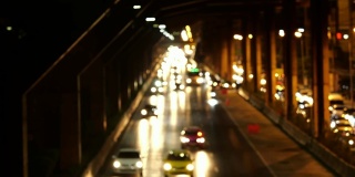 夜间城市的交通散乱。