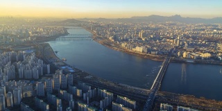 美丽的城市在日落首尔城市天际线，韩国。间隔拍摄4 k