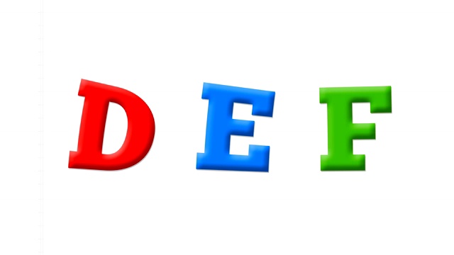 拉丁字母D, E, F在一个白色笔记本上