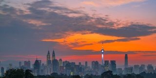 4K时间流逝日出，黑夜到白天吉隆坡天际线与双子星塔和吉隆坡塔的场景