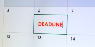在日历应用程序中输入截止日期，项目时间表，周报