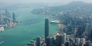 白天飞越香港市区，维多利亚港市区交通全景图，4k