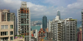 阳光明媚的一天香港市景市中心公寓大楼航拍全景4k