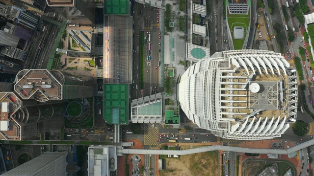阳光明媚的香港市区最高大厦高空俯视图4k