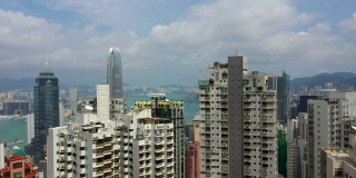 阳光明媚的一天香港市景市中心公寓大楼航拍全景4k