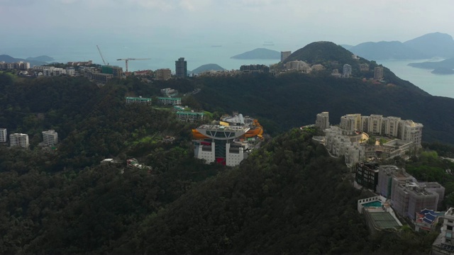 白天拍摄香港著名的维多利亚山顶综合鸟瞰图4k