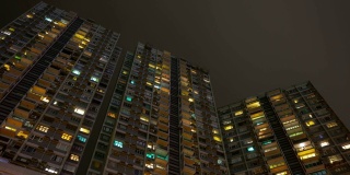 夜间照明香港城市公寓大楼上视野全景4k时间间隔