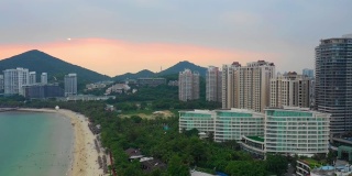 日落天空三亚市风景著名的大东海海滩航拍全景4k中国海南