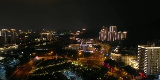 夜晚照亮三亚城市景观，河边交通，街道航拍全景4k中国海南