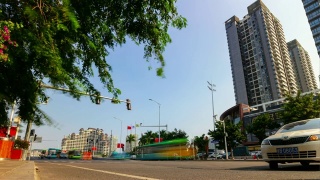 阳光明媚的晚上三亚市交通街道全景4k时间推移海南岛中国视频素材模板下载