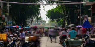 阳光明媚的一天三亚城市交通街道全景4k时间推移海南岛中国