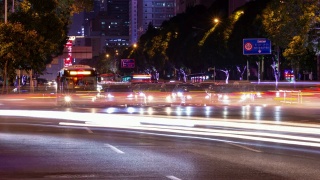 夜景时间照亮了中国深圳城市交通街道十字路口全景4k时间视频素材模板下载