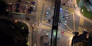 吉隆坡，马来西亚，一个十字路口夜间鸟瞰图