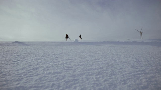 探索北极:在冰上徒步旅行