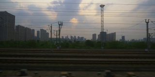 日落天空武汉深圳火车公路旅行侧窗口pov全景4k中国