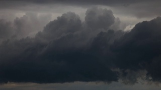 黑暗的积云cloudscape视频素材模板下载