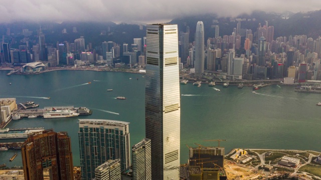 中国香港维多利亚港市区交通的超远景鸟瞰图