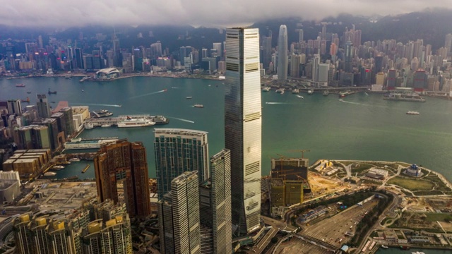 中国香港维多利亚港市区交通的超远景鸟瞰图