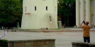 维尔纽斯钟楼，圣斯坦尼斯拉夫大教堂，倾斜，远距离拍摄
