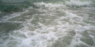 自然背景下的风暴天气，海浪破海，海洋沙滩沙