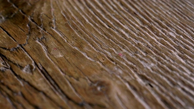微距拍摄珍贵的木材，你可以看到颜色，木纹，结和高质量的工艺。