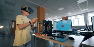 兴奋的学生检查3D技术与虚拟现实眼镜在三维打印实验室。4 k。