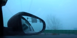 雨天开车很危险
