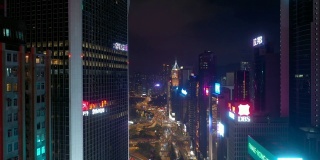 夜光照亮香港城市著名酒店交通道湾航拍4k全景
