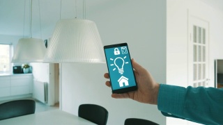 物联网概念，移动app控制智能家居灯光视频素材模板下载