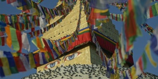 尼泊尔加德满都的博德哈纳塔。博德纳佛寺的圣地。斯坦尼康慢镜头。4 k