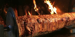 土耳其烤肉转圈用火焰烧烤，烤肉，烤肉餐厅