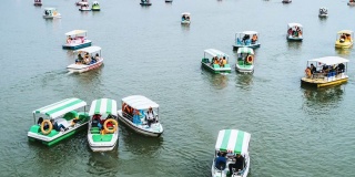 湖上的集装箱船/北京，中国