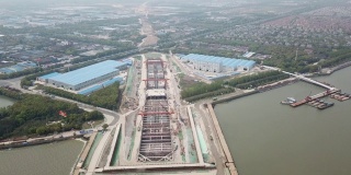中国江苏省无锡市正在建设的湖底隧道航拍照片