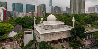 位于中国香港尖沙咀购物街的九龙Masjid和伊斯兰中心