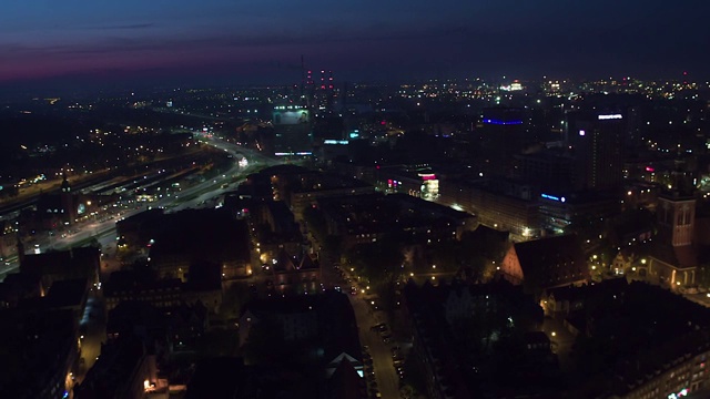 无人机拍摄Gdańsk全景。