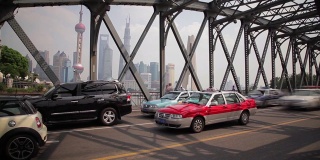 2013年9月10日，中国上海，外白渡桥交通时间。