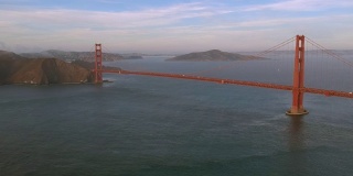 旧金山金门大桥鸟瞰图。美国。日光。