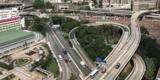 香港城市景观环形天桥高架道路上的车辆