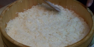 制作寿司米饭