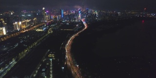 深圳夜景。福田区城市天际线和深圳湾。中国鸟瞰图