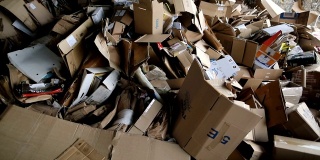 回收中心收集纸箱