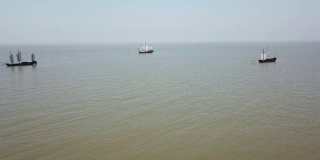 中国江苏省无锡市一个湖里的五桅帆船