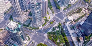 中国上海市区摩天大楼和高层办公楼鸟瞰图。亚洲智慧城市的金融区和商业中心。