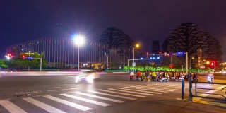夜间时间照亮三亚交通街道十字路口著名的酒店全景4k时间推移海南岛中国