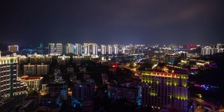 夜晚照亮三亚城市景观大东海酒店屋顶全景4k时间推移海南岛中国