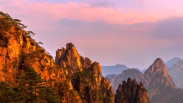 4K时间流逝日出风景黄山国家公园，雾景，(黄山)安徽，中国