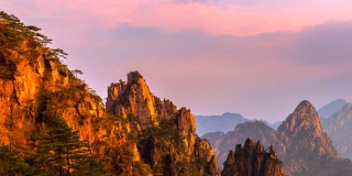 4K时间流逝日出风景黄山国家公园，雾景，(黄山)安徽，中国