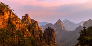 4K时间流逝日落风景黄山国家公园，雾景，(黄山)安徽，中国