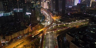 夜间照明飞行在深圳市区交通街道空中全景4k中国